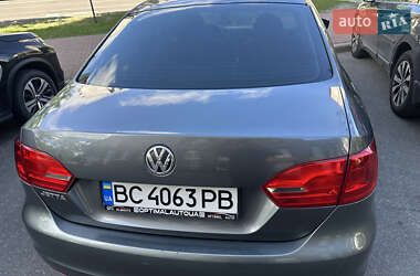 Седан Volkswagen Jetta 2012 в 