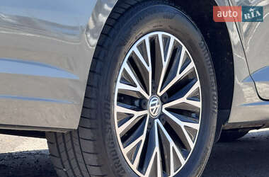 Седан Volkswagen Jetta 2019 в 