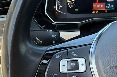 Седан Volkswagen Jetta 2019 в 