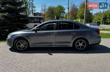 Седан Volkswagen Jetta 2015 в Львові