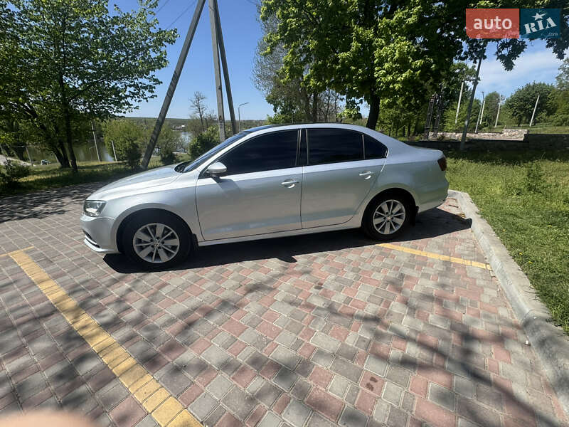 Седан Volkswagen Jetta 2016 в Кропивницькому