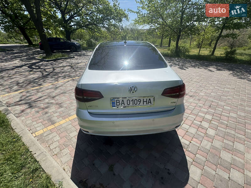 Седан Volkswagen Jetta 2016 в Кропивницькому