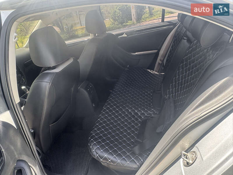 Седан Volkswagen Jetta 2016 в Кропивницькому