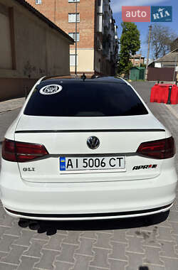Седан Volkswagen Jetta 2014 в 