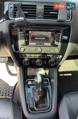 Седан Volkswagen Jetta 2014 в 