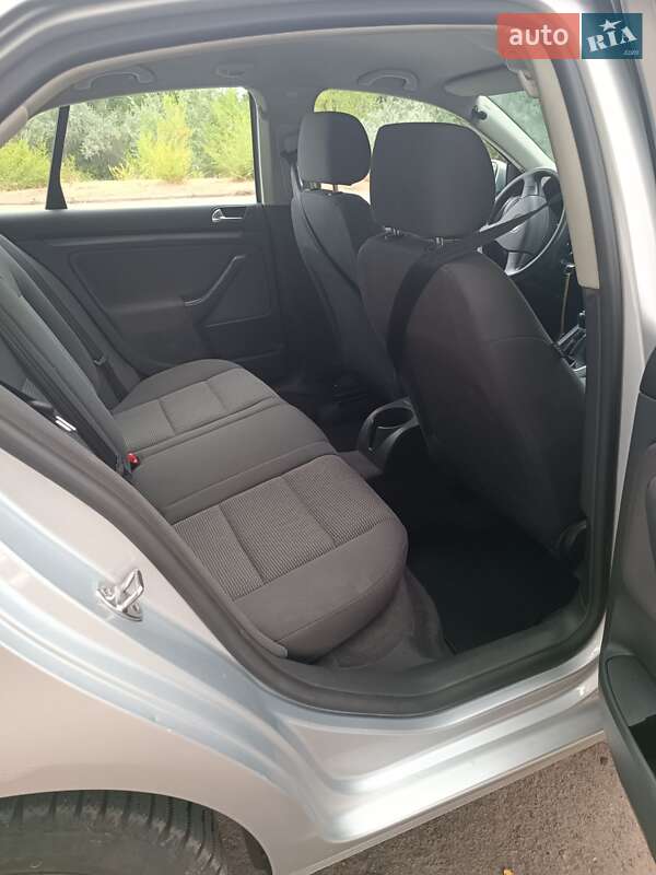 Седан Volkswagen Jetta 2005 в Верхньодніпровську