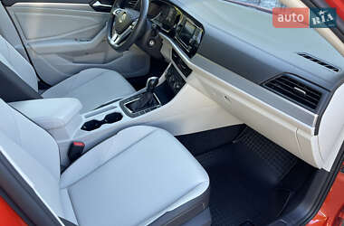 Седан Volkswagen Jetta 2019 в 
