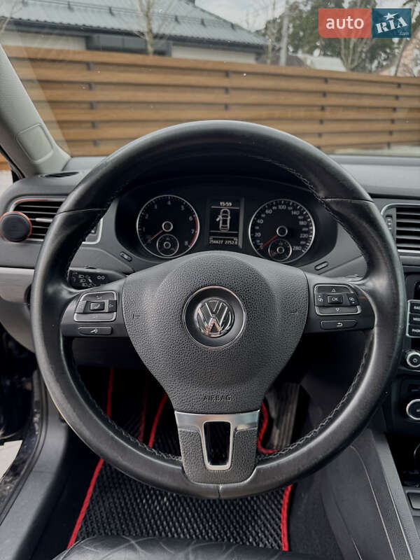 Седан Volkswagen Jetta 2011 в Ирпене