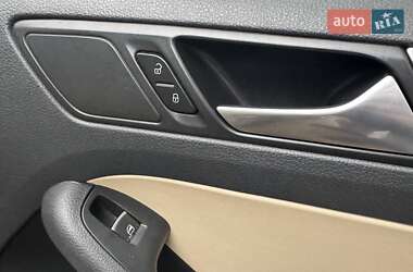 Седан Volkswagen Jetta 2013 в 