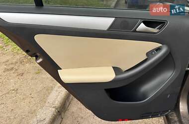 Седан Volkswagen Jetta 2013 в 