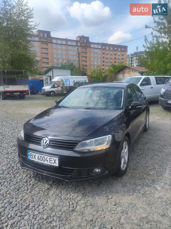 Седан Volkswagen Jetta 2010 в 