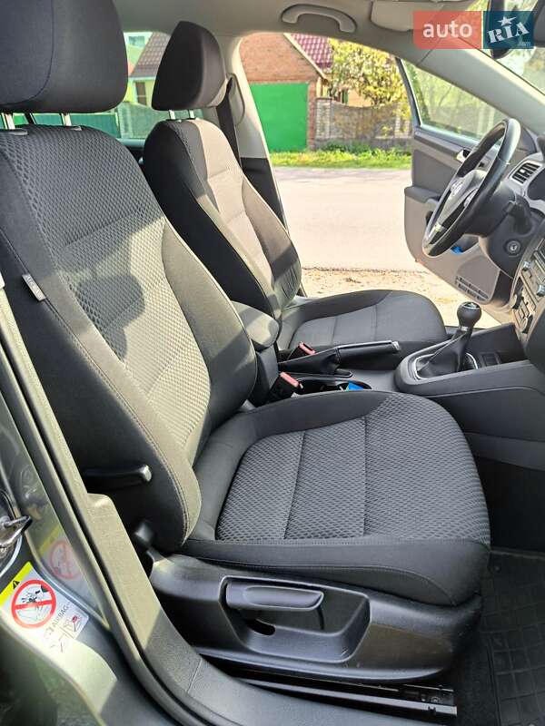 Седан Volkswagen Jetta 2011 в Калиновке