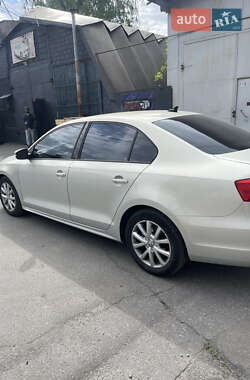 Седан Volkswagen Jetta 2011 в 