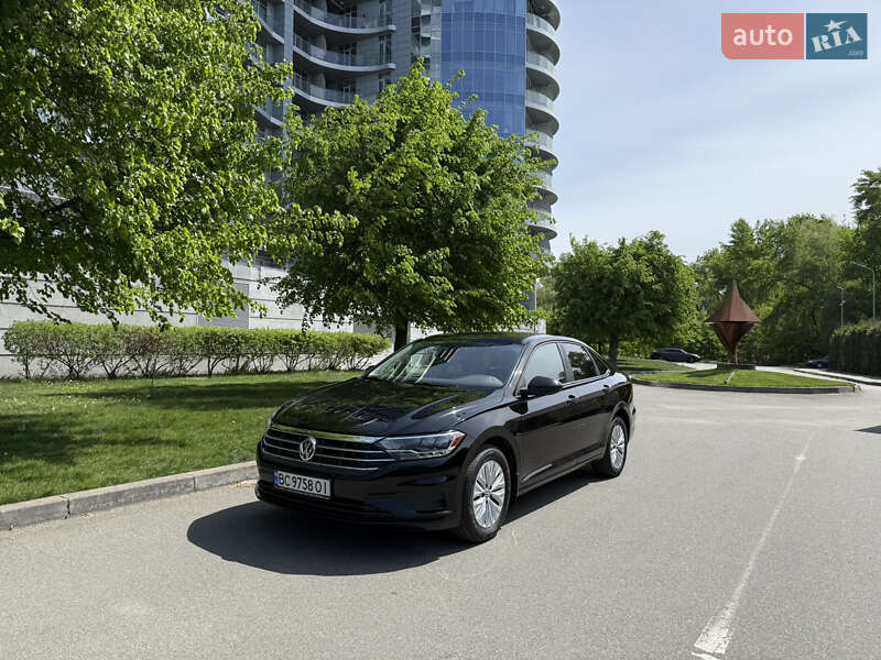Седан Volkswagen Jetta 2018 в 