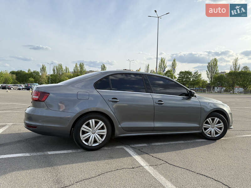 Седан Volkswagen Jetta 2017 в Днепре