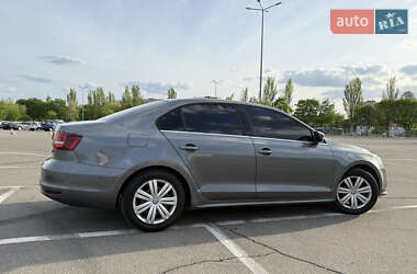 Седан Volkswagen Jetta 2017 в 