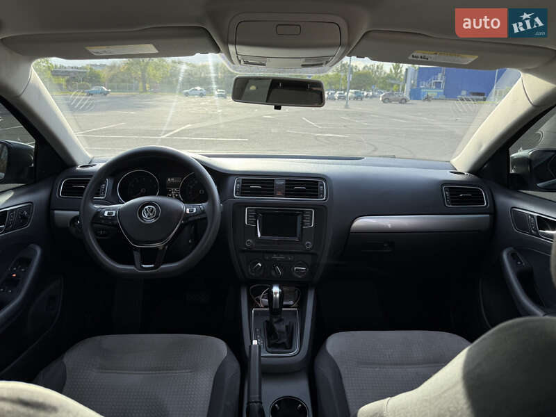 Седан Volkswagen Jetta 2017 в Днепре