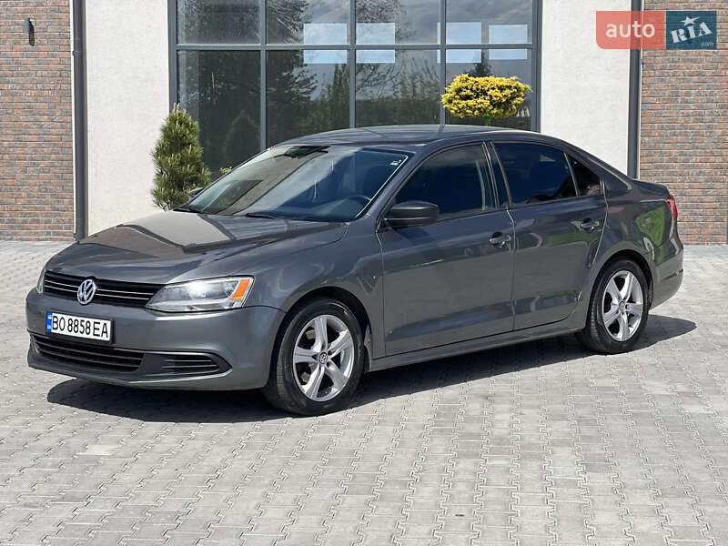 Седан Volkswagen Jetta 2013 в 