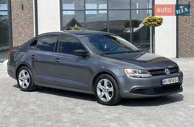 Седан Volkswagen Jetta 2013 в 