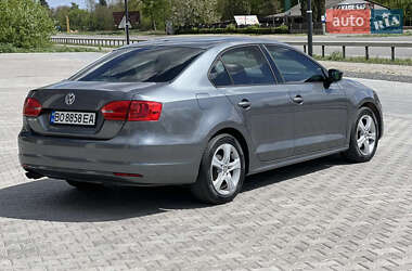 Седан Volkswagen Jetta 2013 в 