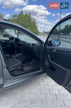 Седан Volkswagen Jetta 2013 в 