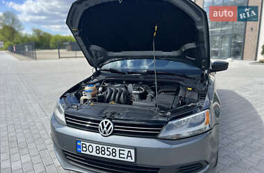 Седан Volkswagen Jetta 2013 в 
