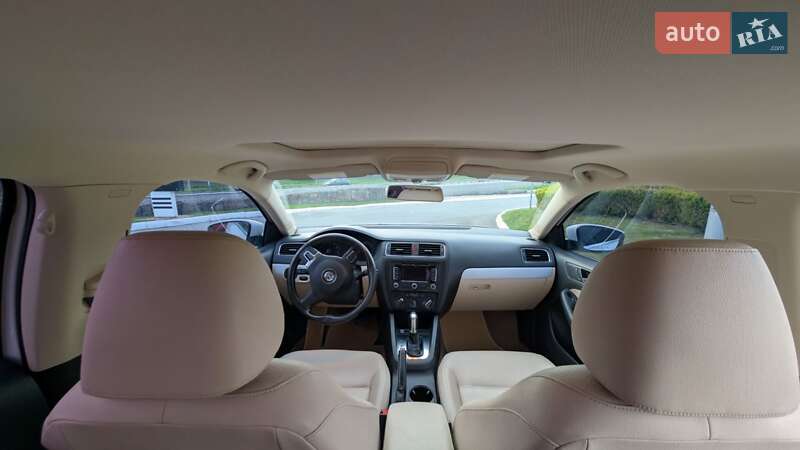 Седан Volkswagen Jetta 2011 в Львове