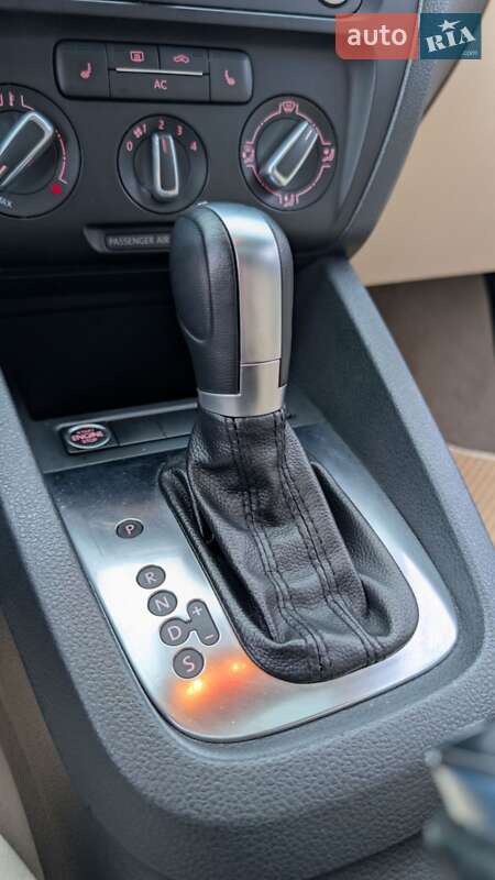 Седан Volkswagen Jetta 2011 в Львове
