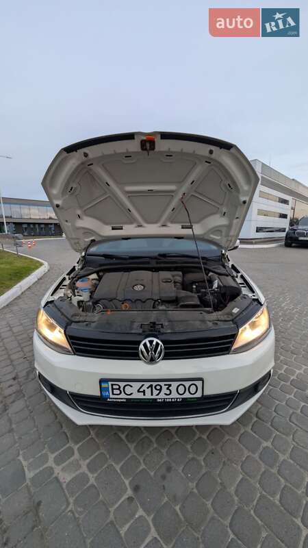 Седан Volkswagen Jetta 2011 в Львове