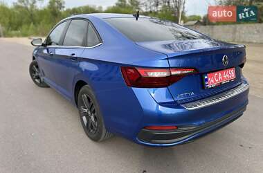 Седан Volkswagen Jetta 2023 в 