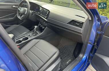 Седан Volkswagen Jetta 2023 в 