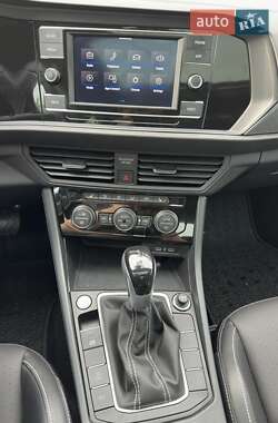 Седан Volkswagen Jetta 2023 в 