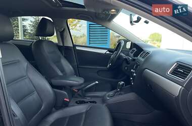 Седан Volkswagen Jetta 2013 в 