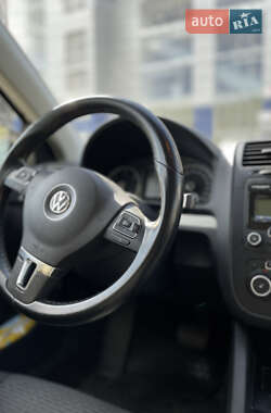Седан Volkswagen Jetta 2010 в 