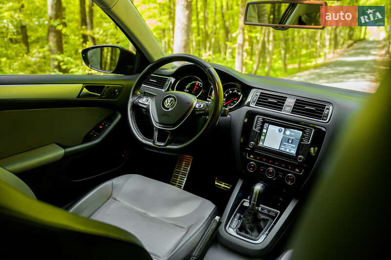 Седан Volkswagen Jetta 2015 в Луцке