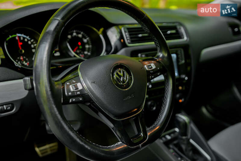 Седан Volkswagen Jetta 2015 в Луцке