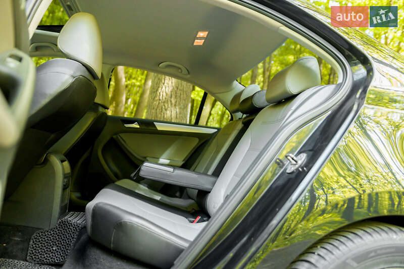 Седан Volkswagen Jetta 2015 в Луцке