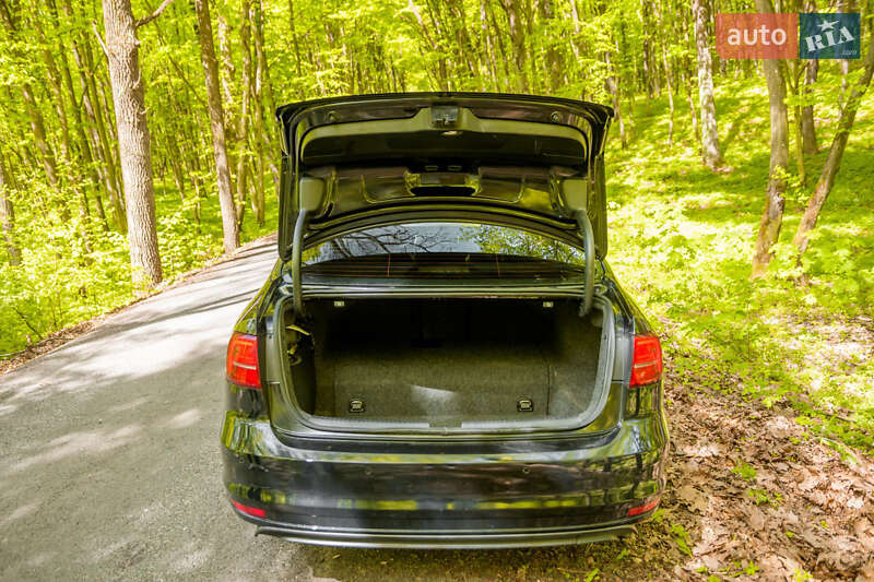 Седан Volkswagen Jetta 2015 в Луцке