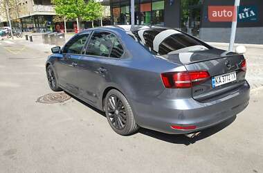 Седан Volkswagen Jetta 2016 в 