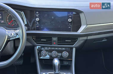 Седан Volkswagen Jetta 2018 в 
