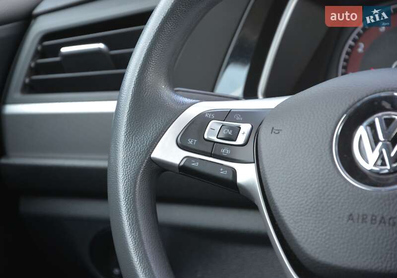 Седан Volkswagen Jetta 2018 в Киеве