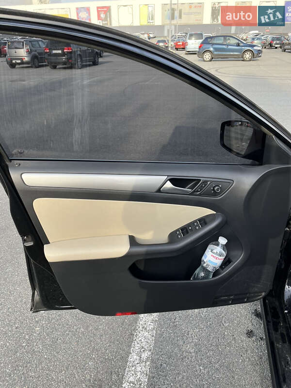 Седан Volkswagen Jetta 2014 в Киеве