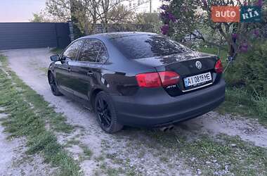 Седан Volkswagen Jetta 2013 в 