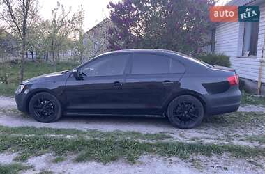 Седан Volkswagen Jetta 2013 в 