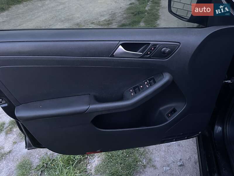 Седан Volkswagen Jetta 2013 в Рівному