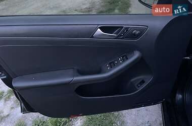 Седан Volkswagen Jetta 2013 в 