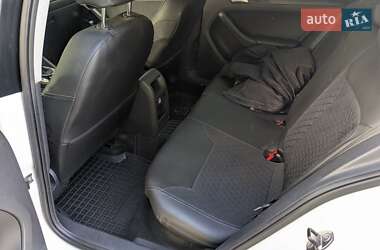 Седан Volkswagen Jetta 2013 в 