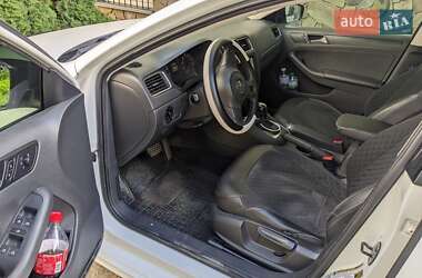 Седан Volkswagen Jetta 2013 в 