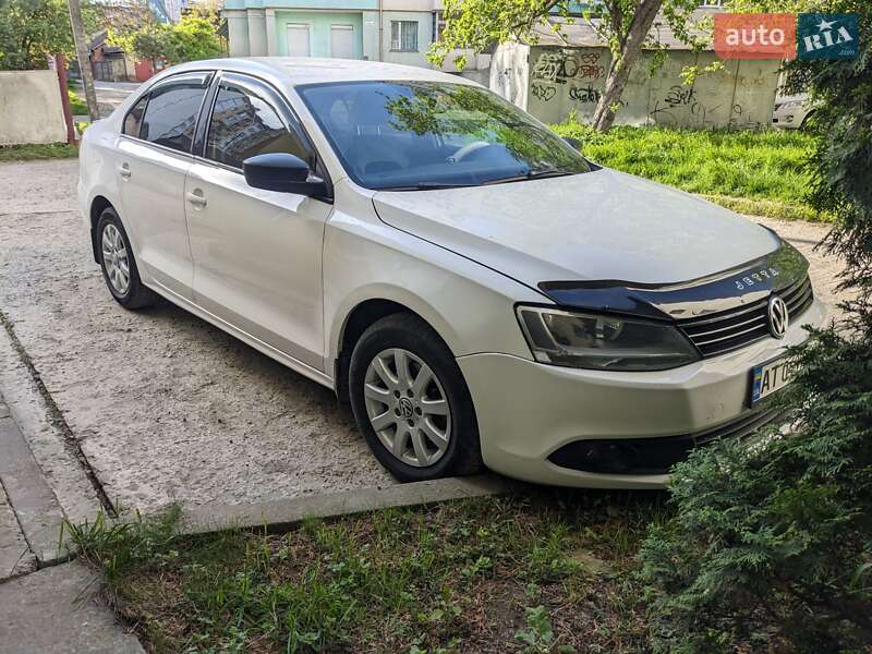 Седан Volkswagen Jetta 2013 в 