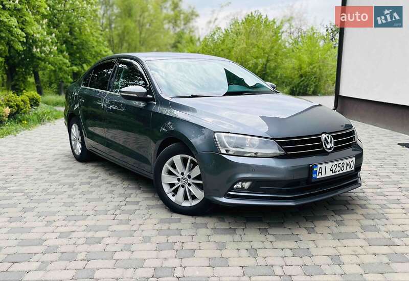Седан Volkswagen Jetta 2016 в 